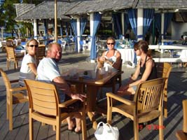 Gratis drinks paa Almond Beach Village Hotel