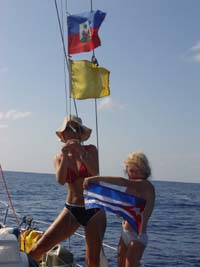 Caroline og Hannelore hiver Cubaflaget op