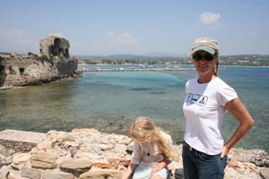 Caroline og Hannelore i Methoni