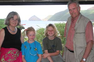 Farmor, Caroline, Jens og farfar i Nuku Hiva
