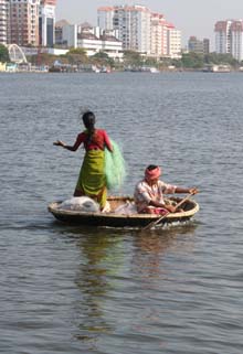 Fiskere i fletbaad i Cochin