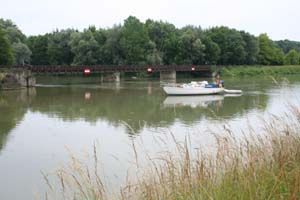 Jonna på grund i Canal de Rhone au Rhin